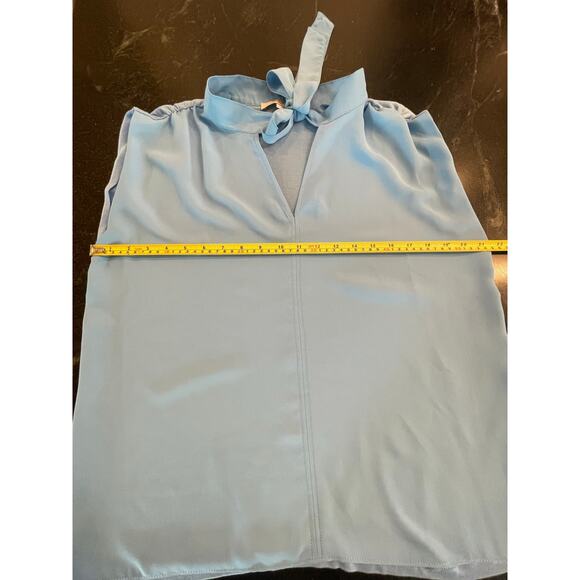 LOFT blue shirred shoulder sleeveless flowy v-neck with tie shell Med - Picture 6 of 9